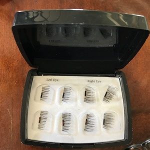One two cosmetic magnetic lashes . Medium size